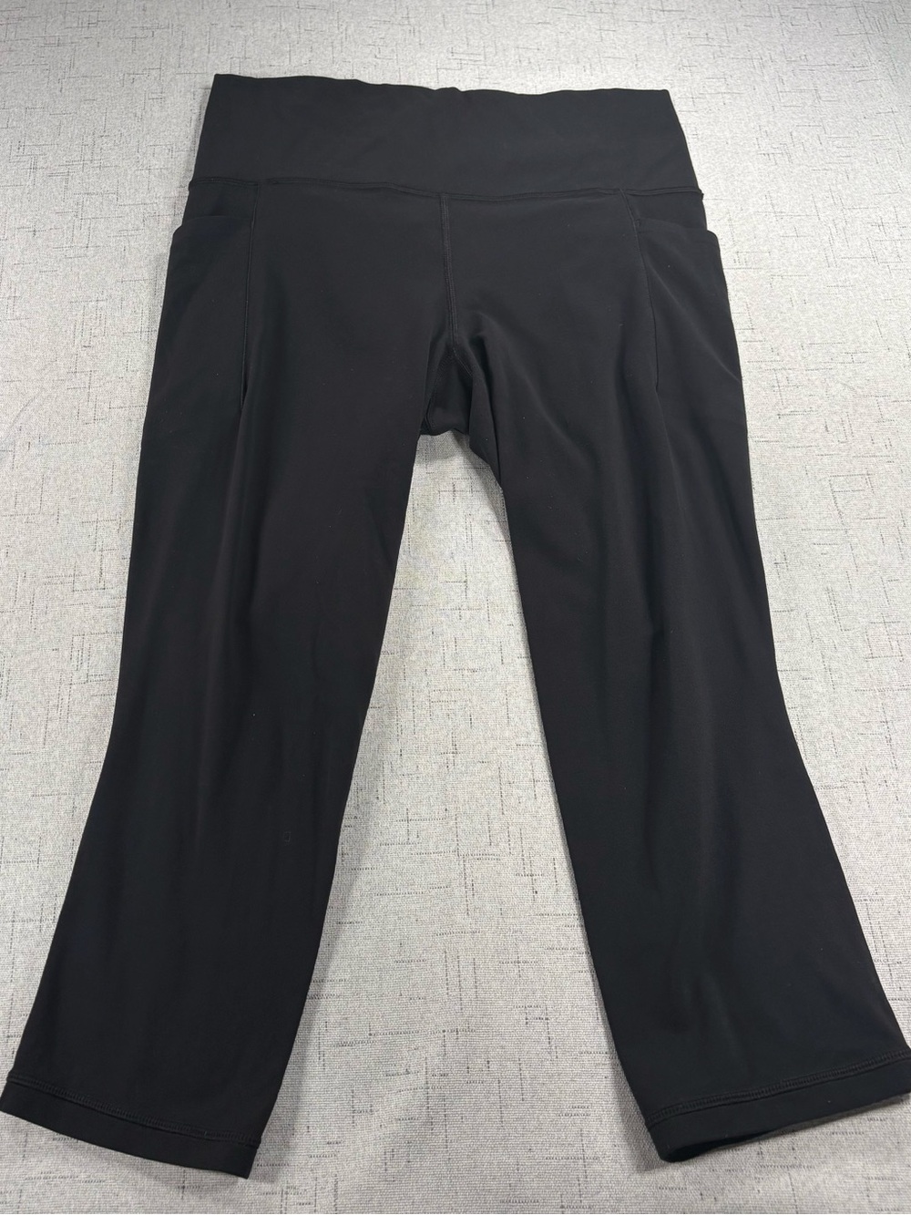 Athleta Black Cropped Active Capris